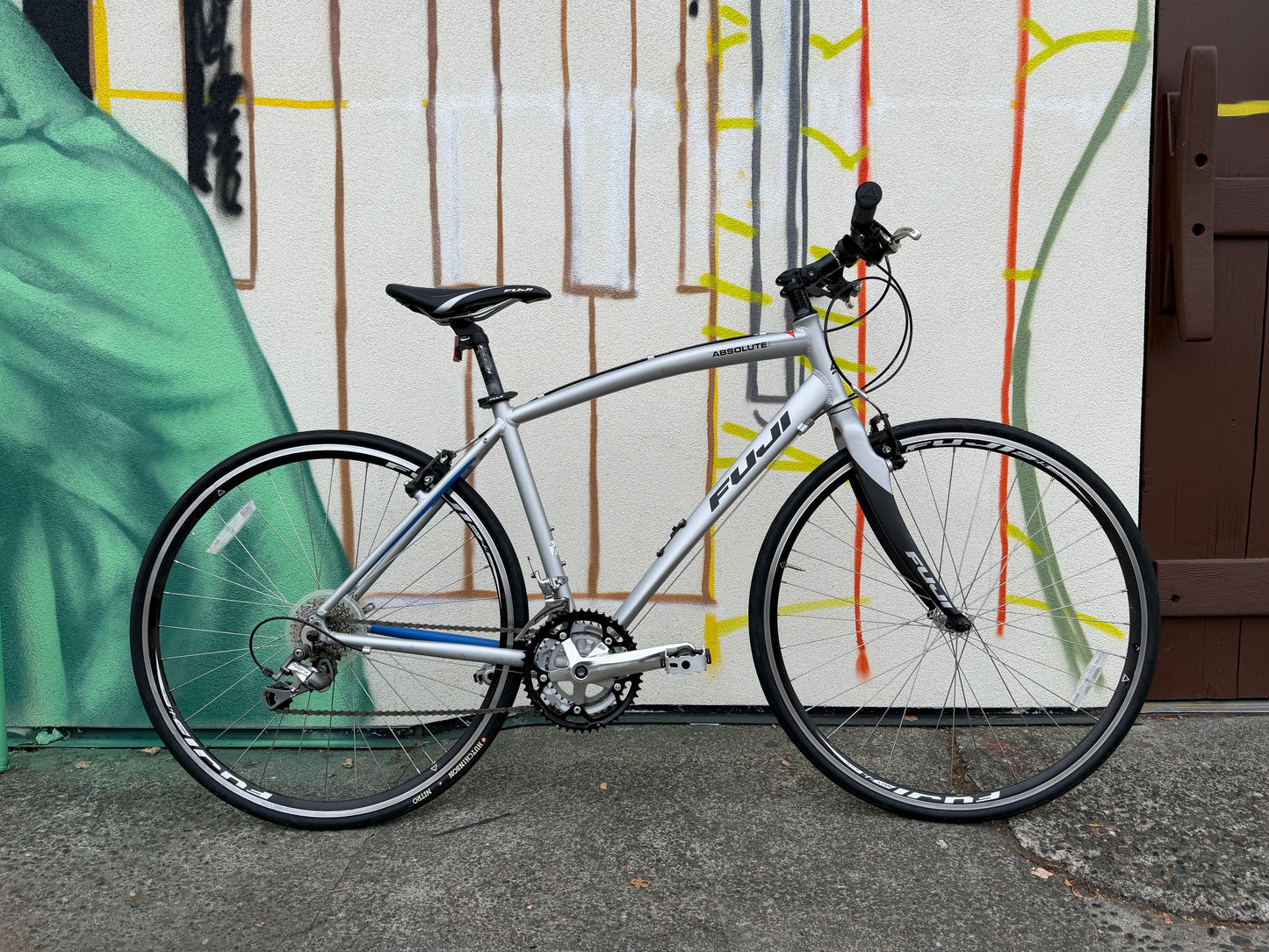 Fuji Absolute hybrid flat bar road bike medium frame 700c wheels custom refurbished