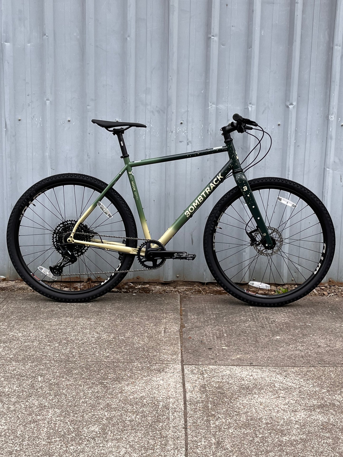 Bombtrack HookEXT SX Eagle flatbar gravel bike SRAM Medium, Green