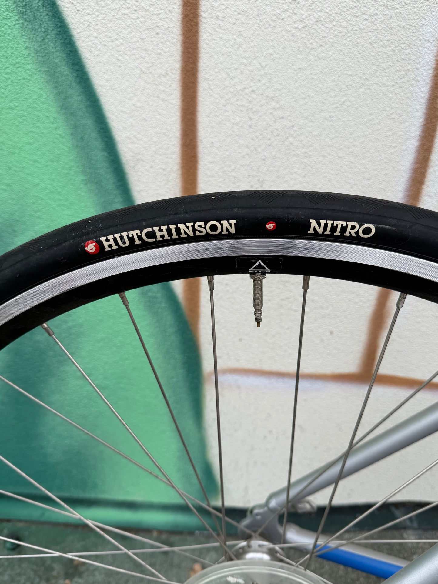 Fuji Absolute hybrid flat bar road bike medium frame 700c wheels custom refurbished