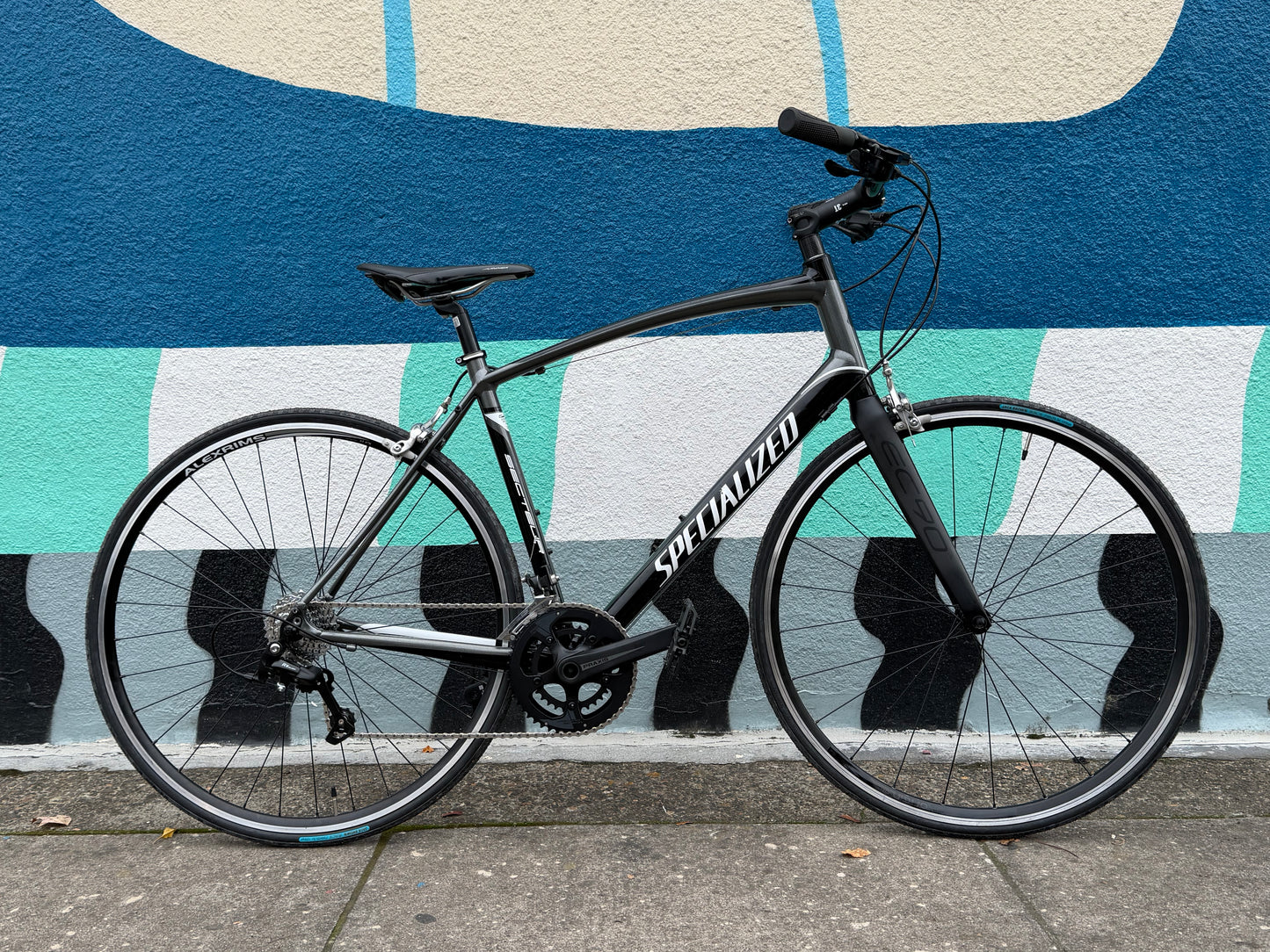 Specialized Secteur flatbar road bike 56cm large 700c custom refurbished