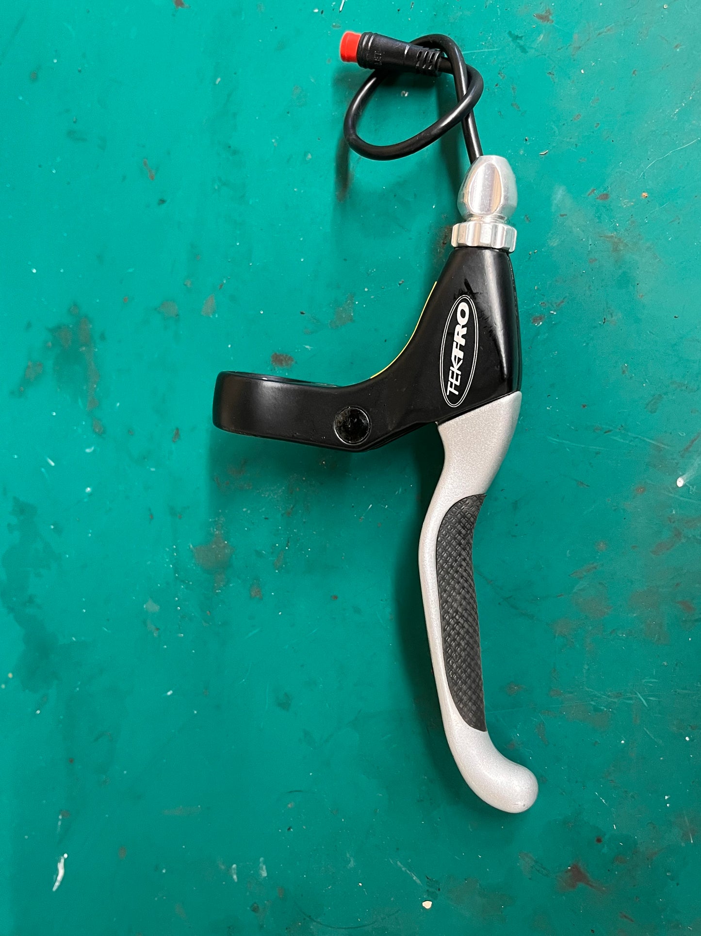Tektro EL350 brake lever for e-bikes with Julet 2 pin cutoff wiring switch, pair left right