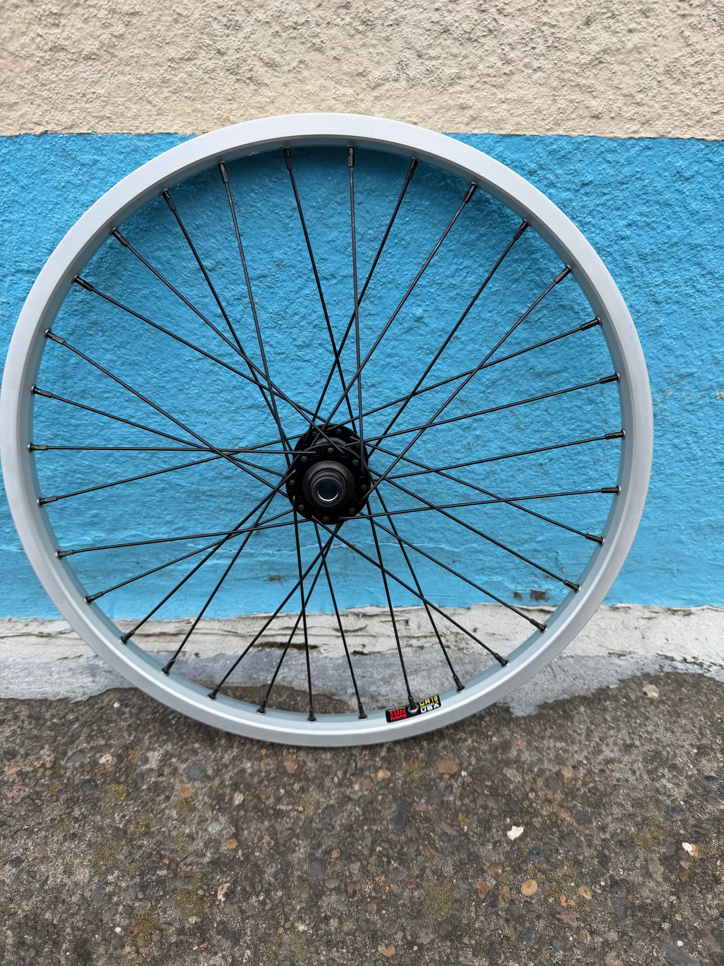 Front wheel for Veloci Pickup fork 20" Sun CR18/ Shimano Thru axle
