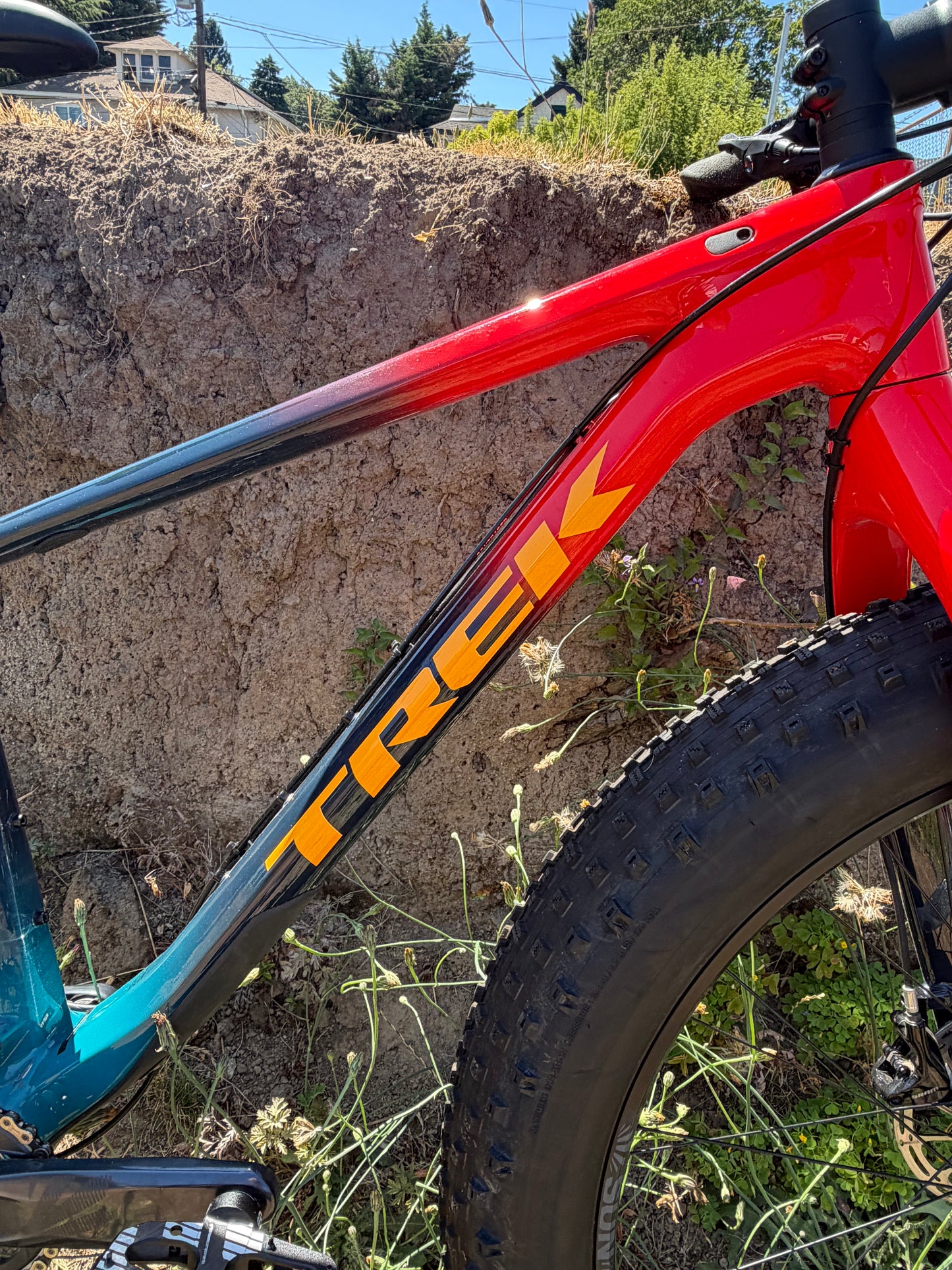 Trek Farley 9.6 Carbon fatbike SRAM Eagle 1x12 size small red blue teal fade MY2022